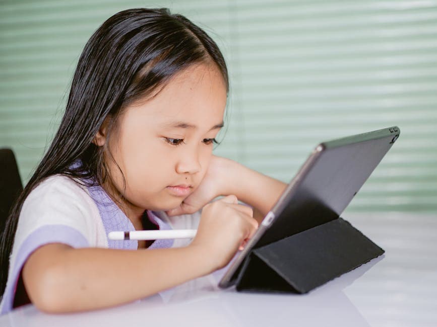 Tablet dla dziecka? Psycholog radzi, jak z niego korzystać.